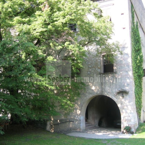 Kaiserliches Wohnen in einem alten historischen Schloss im Trentino - Burg im Trentino zu verkaufen