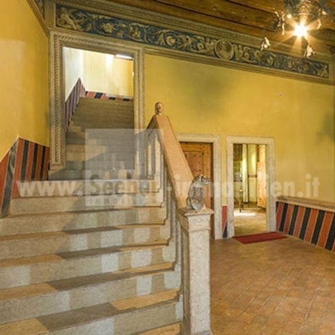 Kaiserliches Wohnen in einem alten historischen Schloss im Trentino - Burg im Trentino zu verkaufen