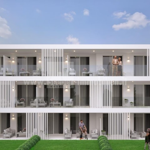 The White Residence: Ihr exklusives Zuhause mit großzügigen Fenstern, modernem Komfort und grüner Oase. Entdecken Sie Ihre Kleine 2-Zimmer-Wohnung im Erdgeschoss – ein Lebensraum voller Freiheit. 
