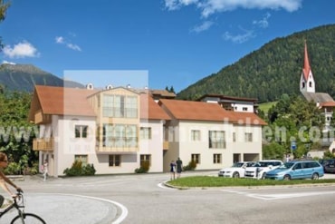 Vendesi nuovo appartamento mansardato in una splendida posizione in Alta Pusteria a Monguelfo vicino il lago di Braies