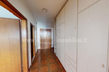 Large one-room apartment in a central location in Merano