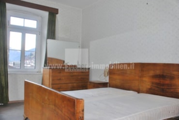6-room apartment with the opportunity to renovate