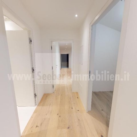 W3 Pettnau Innsbruck Large 4 room apartment with 2 bathrooms, 2 toilets, 2 balconies
