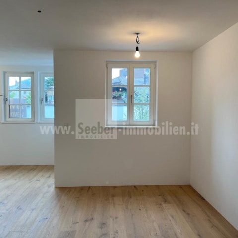 Spacious 3 room apartment for sale in the center of San Candido
